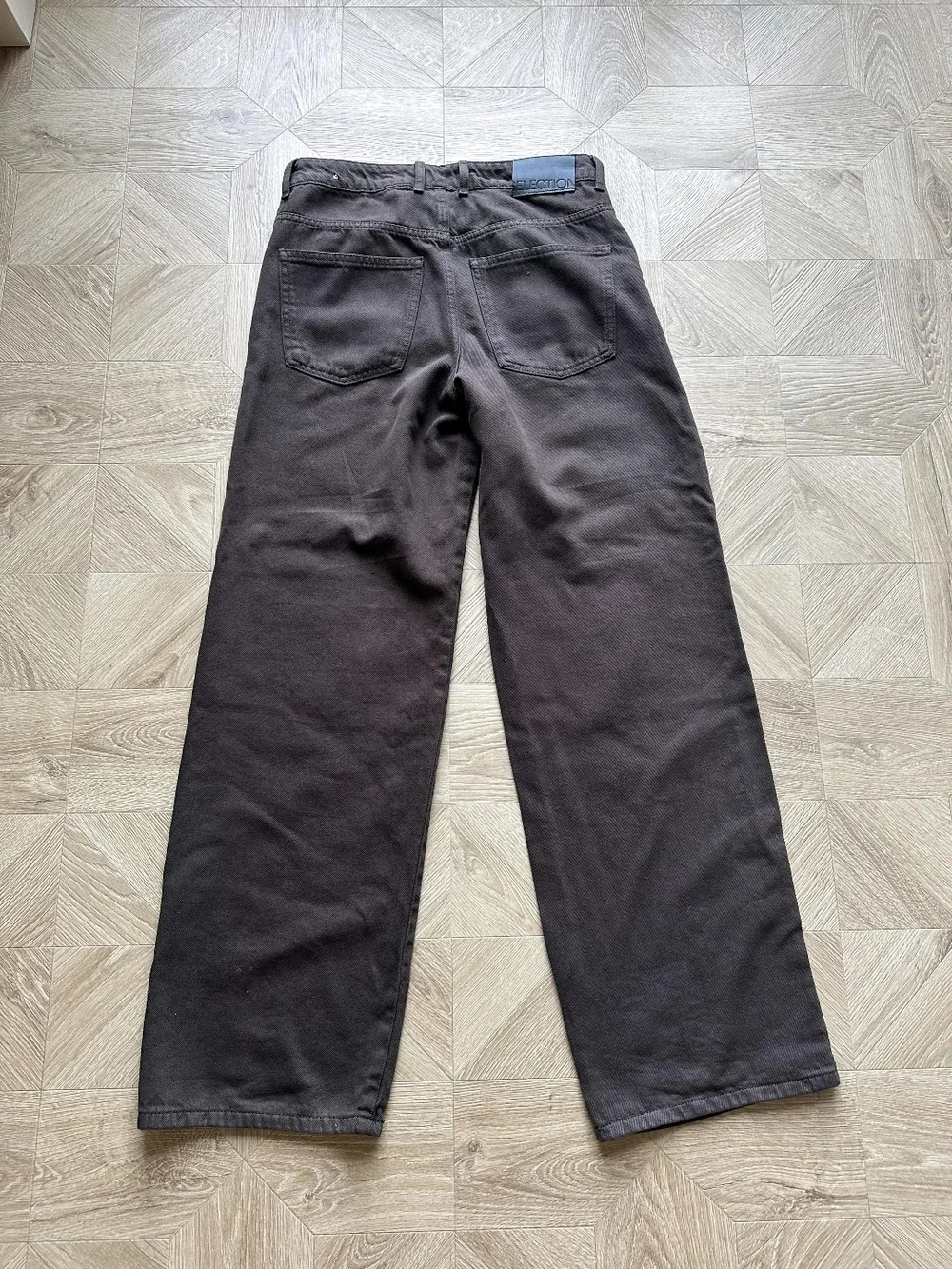 Men's Straight Jeans in Dark Brown - Classic Everyday Fit